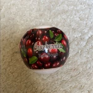 Cranberry bathbomb